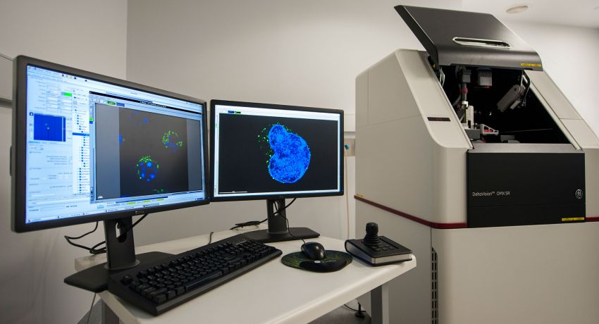 DeltaVision OMX SR microscope and monitors
